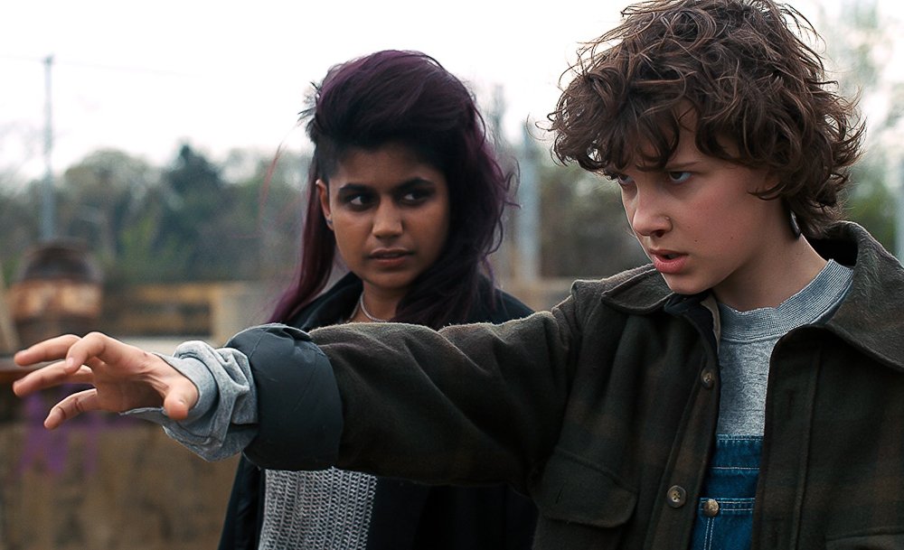 jhonnyS19842182's tweet image. Teoría confirmada! 🚨 Eleven no murió. La que vimos era una ilusión creada por su hermana (Kali/008) para protegerla. 😱
Además, no podía usar sus poderes con Mike porque las antenas de sonido bloqueaban su señal. ¡Todo estuvo planeado! 📡🔥 #StrangerThings5  #Eleven #Netf