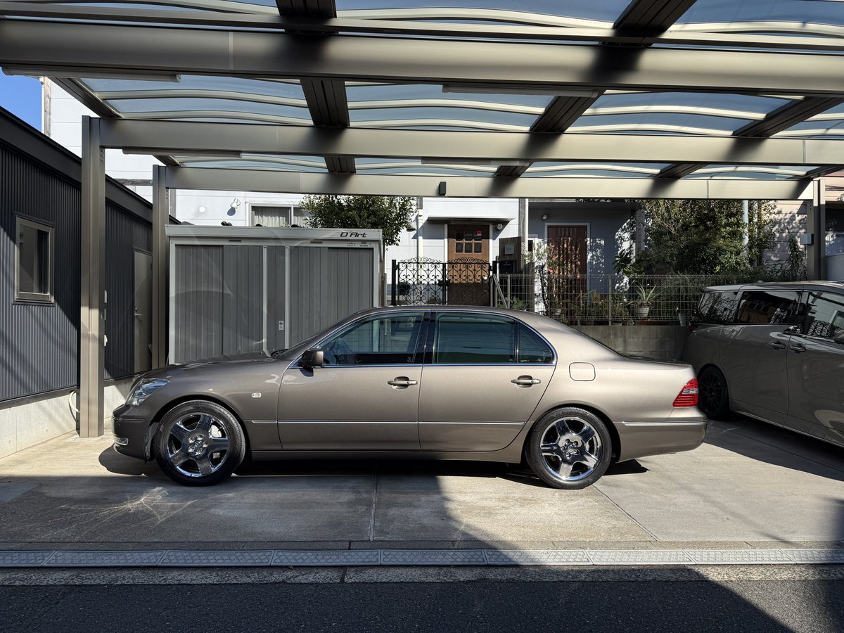 BBSSUPERRS's tweet image. 寒中お見舞い申し上げます
さーて
セルシオでイエローハットにでもいくかな笑
昨日の夜中走ったけど、やっぱりいいクルマだな
2003年式なので
23年前のクルマになりましたとさ
もう一台改造車用のセルシオ欲しい！
#セルシオ 
#LS430 
#イエローハット