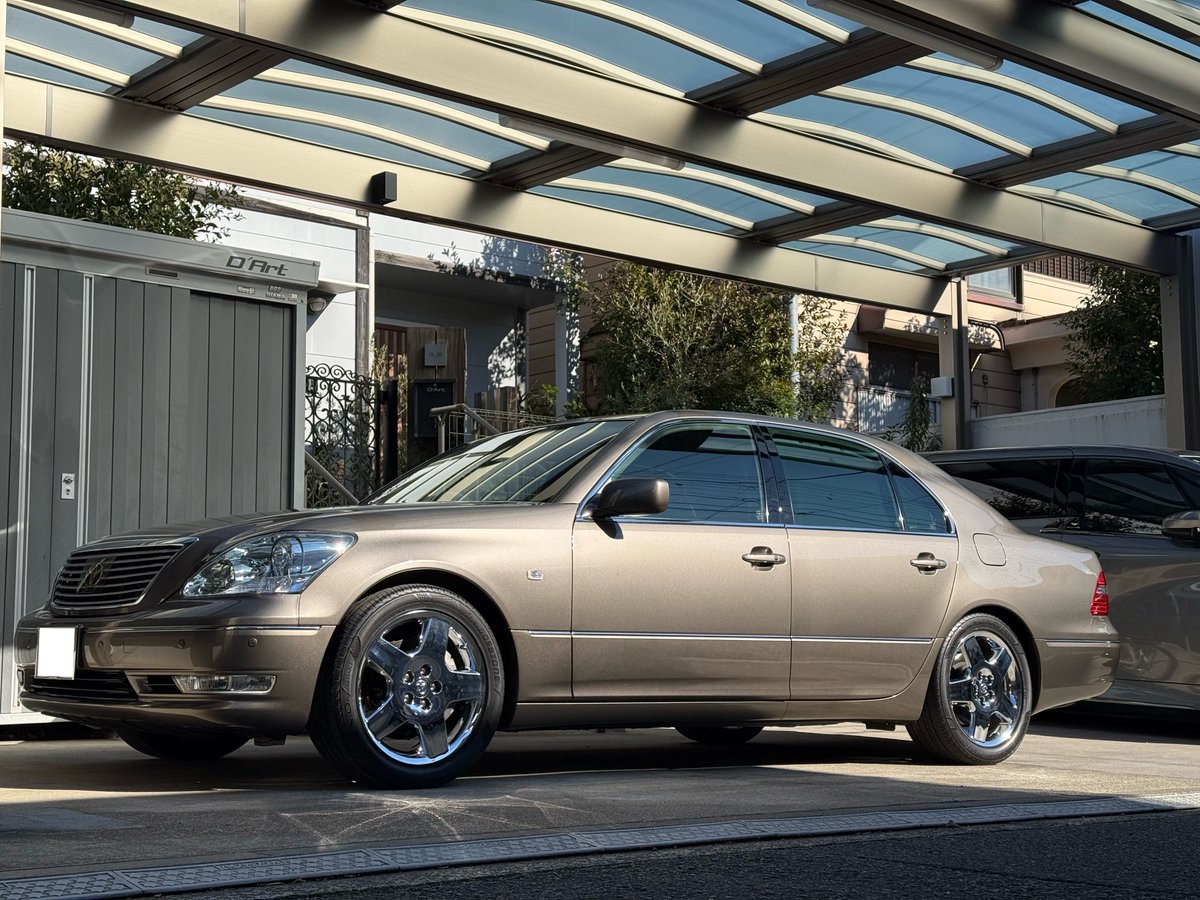 BBSSUPERRS's tweet image. 寒中お見舞い申し上げます
さーて
セルシオでイエローハットにでもいくかな笑
昨日の夜中走ったけど、やっぱりいいクルマだな
2003年式なので
23年前のクルマになりましたとさ
もう一台改造車用のセルシオ欲しい！
#セルシオ 
#LS430 
#イエローハット