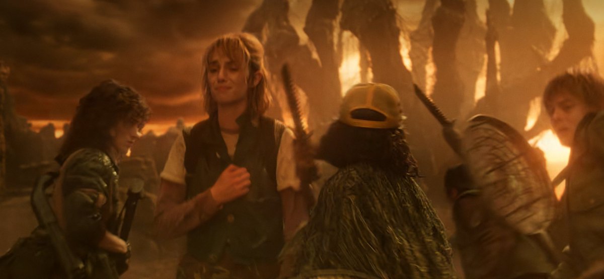 somosgeeksnews's tweet photo. SIN SPOILERS.... ¿Qué les pareció el capitulo final de STRANGER THINGS? 🤔 https://t.co/ZqdMgh3Yuy