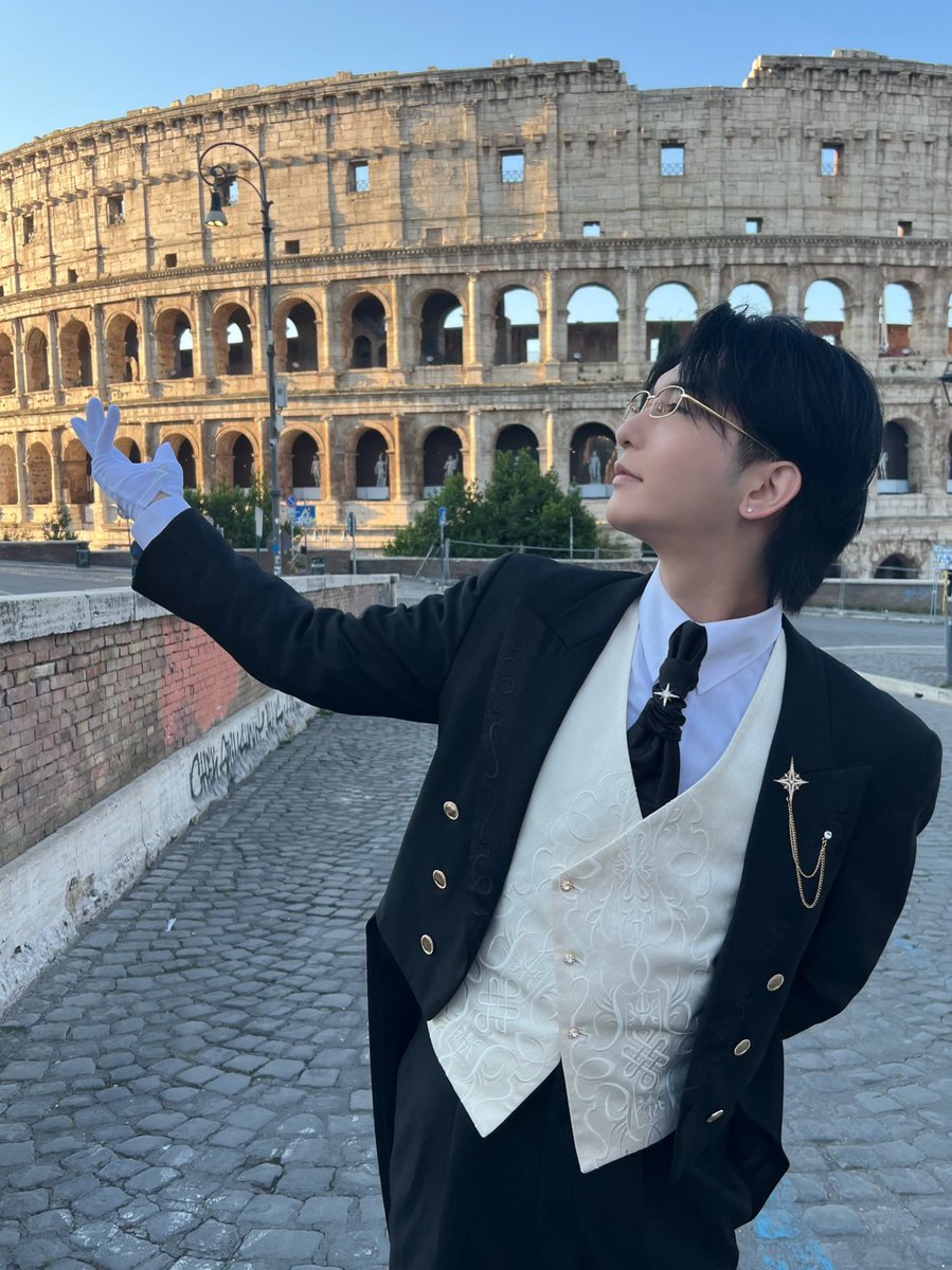 Emperor_Yama's tweet photo. あけましておめでとう御座います！🎍

今年も！！全力で！！！！撮影やライブ、イベント開催していきます！！！！！

そして僕達の活動拠点となるお店の年内オープンに向けて動いてます！

応援宜しくお願いします！！！！！！ https://t.co/9hanLJd5BY