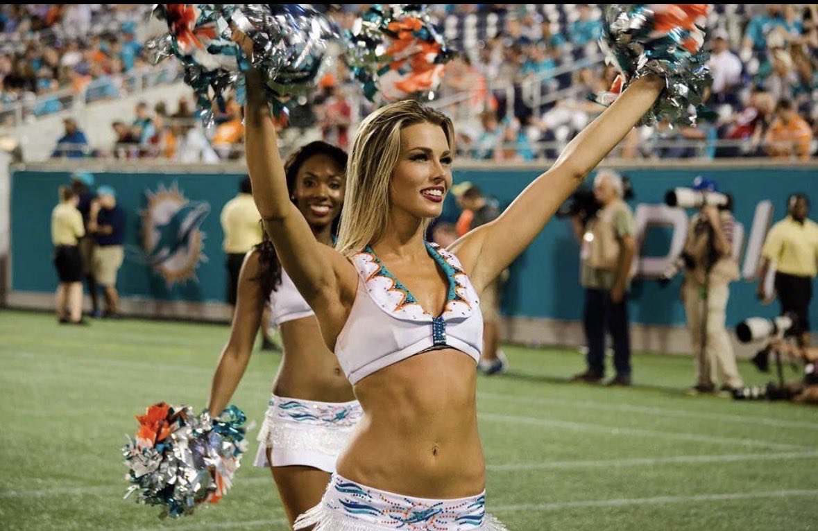 world_athelete's tweet image. Paige Lillian - Miami Hurricanes Cheerleading #Miami  #MiamiHurricanes #MiamiVsOhioState