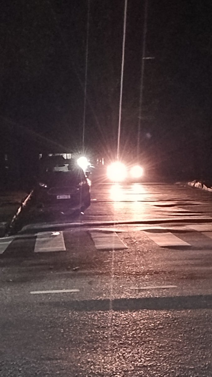 Sin luz, 35 de calor y fin de año!!!!
<a href="/epeoficial/">Noticias de EPE</a> <a href="/MuniRosario/">Municipalidad de Rosario</a> <a href="/ResistenciaNac_/">Resistencia Nacional</a> <a href="/Rosariotres/">Rosario3.com</a> <a href="/emergenciasAR/">red de emergencias</a>