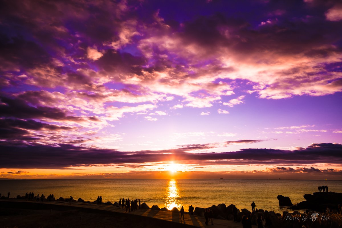 zero_ofdarkness's tweet image. 今年も七ヶ浜に初日の出撮影行ってきました！ 
くもり予報だったのでどうなるかわかりませんでしたが、雲の間から無事日の出を拝めました！
というわけで2026年、今年もよろしくお願いいたします！
#初日の出2026 
#七ヶ浜
#菖蒲田浜