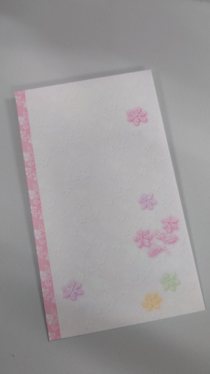 kuni3510's tweet photo. 久しぶりに会社で年を越しました〜

社員さんから年越し玉？をいただきました！
大人になって渡すことはあっても逆はなかったので感動です！
皆で出し合って年越しそばならぬ、
年越しピッツァで新年を迎えました🍕

今年もよろしくお願いします！ https://t.co/lrFEUbTry1