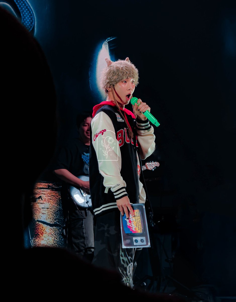 kvntykibum's tweet photo. happy new year here's my real two favs from chi
121325 ☆ riviera theatre ☆ chicago, il
photos by me! please credit if reposting <3
#KEY #KEYLAND_USA #기범 #샤이니 #KEYLAND_in_CHICAGO #WeStandWithKey #AlwaysWithKEY #SHINee https://t.co/lFL2tQJHjm