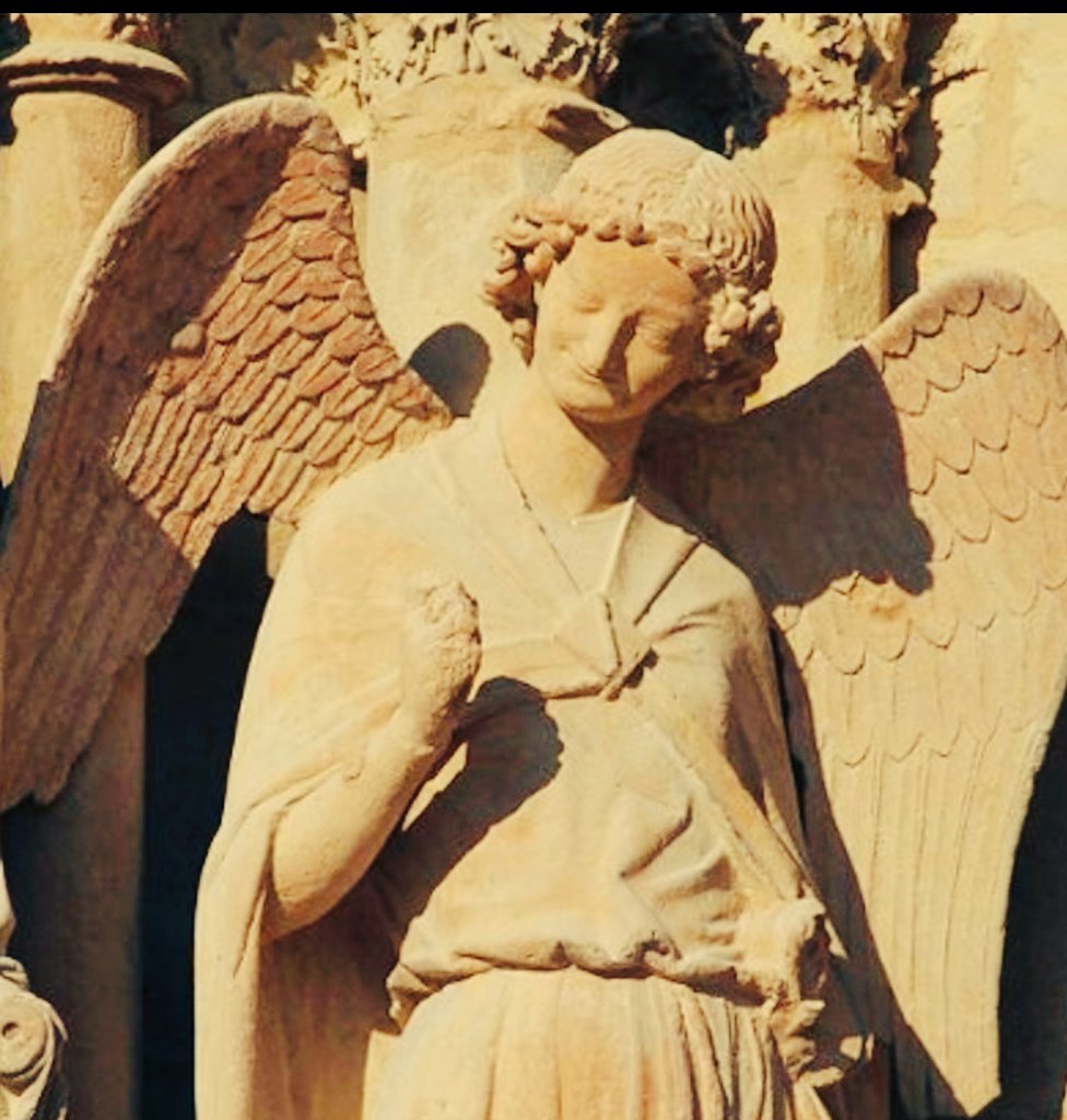 CaudeHenrion's tweet image. HAUT LES COEURS!
Que la figure souriante, protectrice et audacieuse de cet Ange de la Cathédrale de Reims veille sur chacun de nous en cette nouvelle année, en nous donnant force et courage au quotidien!
Loin de toute peur, soyons incontrôlables et BONNE ANNÉE 2️⃣0️⃣2️⃣6️⃣❗️