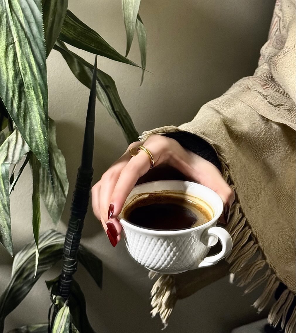 1ec___'s tweet image. - قهوَة لَيلة ديسَمبر الأخيرة لِهذا العَام ❣️-.