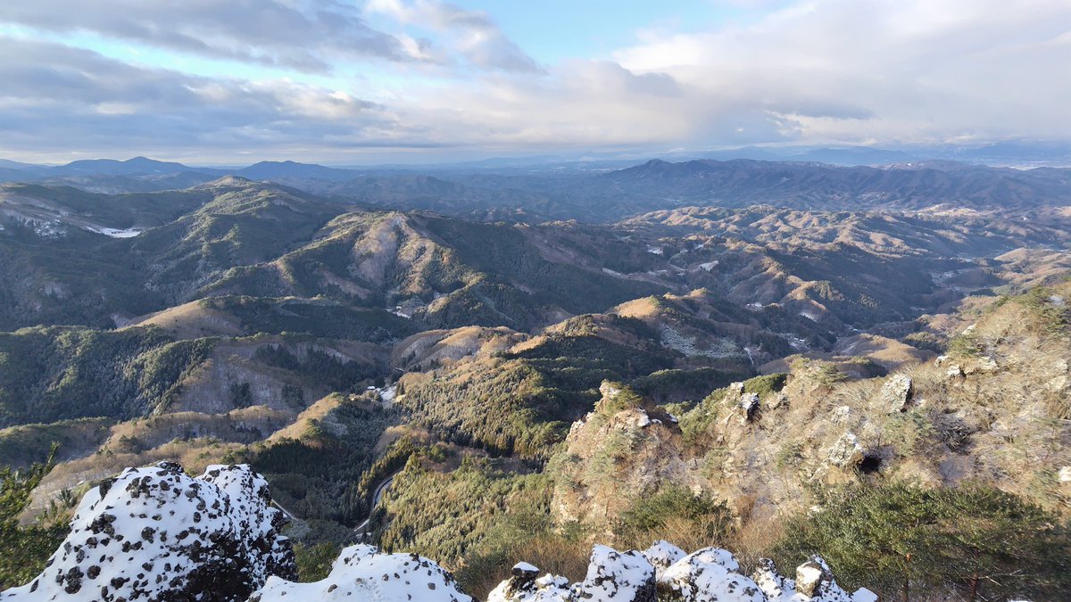 あけましておめでとうございます。本年も宜しくお願い致します。🙇
霊山、寒すぎて降りて来ました。
バック内のおやつのバナナが半凍結になってました。
FDさん、年始からありがとうございました
