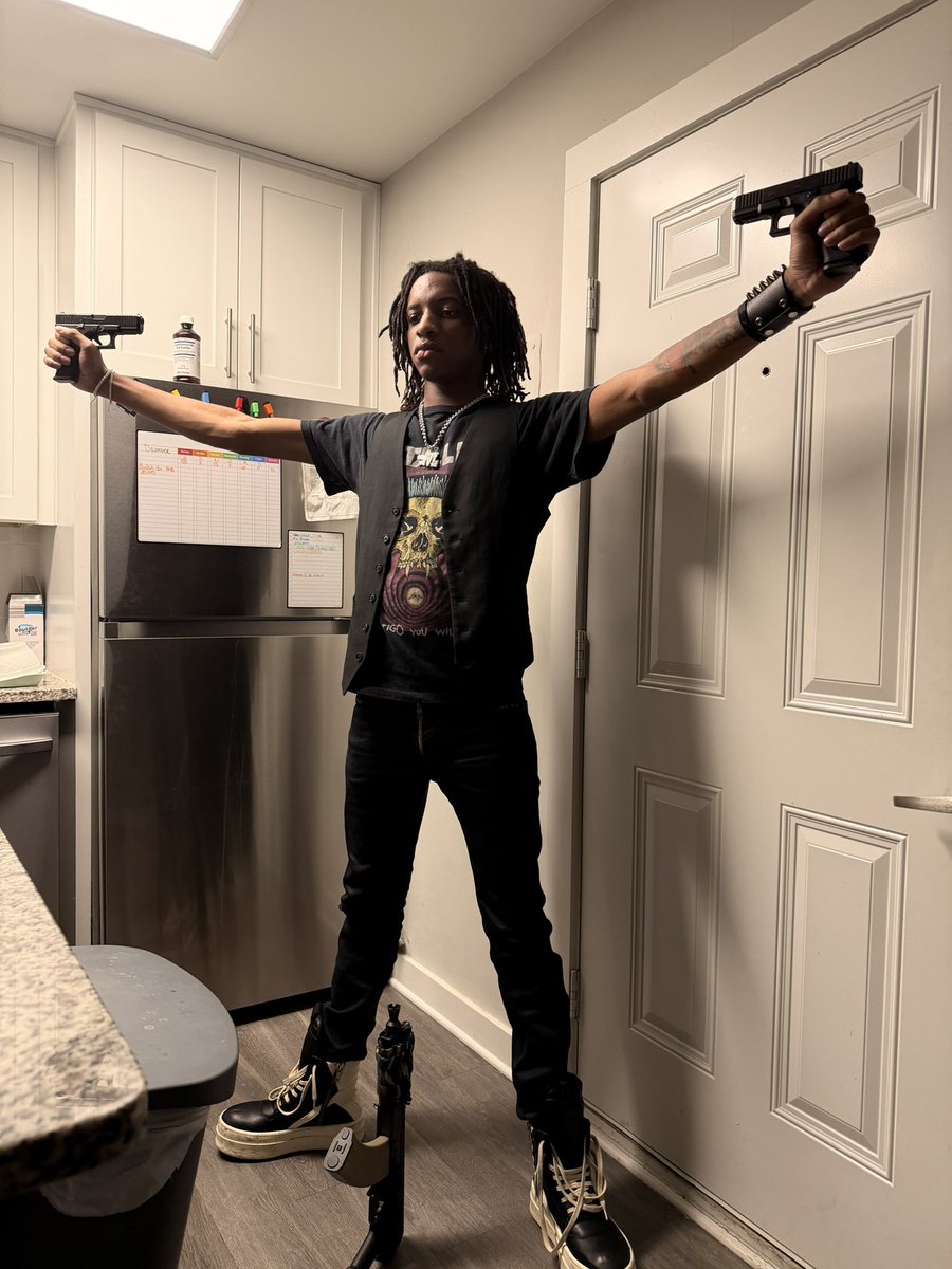 hidetheglocks's tweet image. 