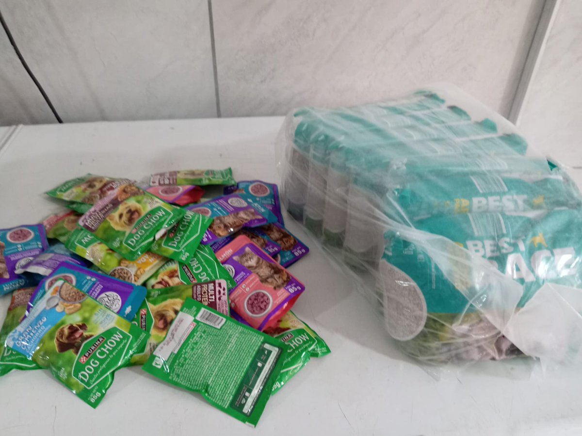 Queremos agradecer a las madrinas de #Chonito, que les trajeron sobres a los nitinos 🐶, además de arena para los michis 🐱.

Mil gracias por echarnos una 🐾, de parte de todos los que formamos parte de Nitin's house les deseamos lo mejor para este año que inicia <a href="/NitinNeza/">Nitin México</a>