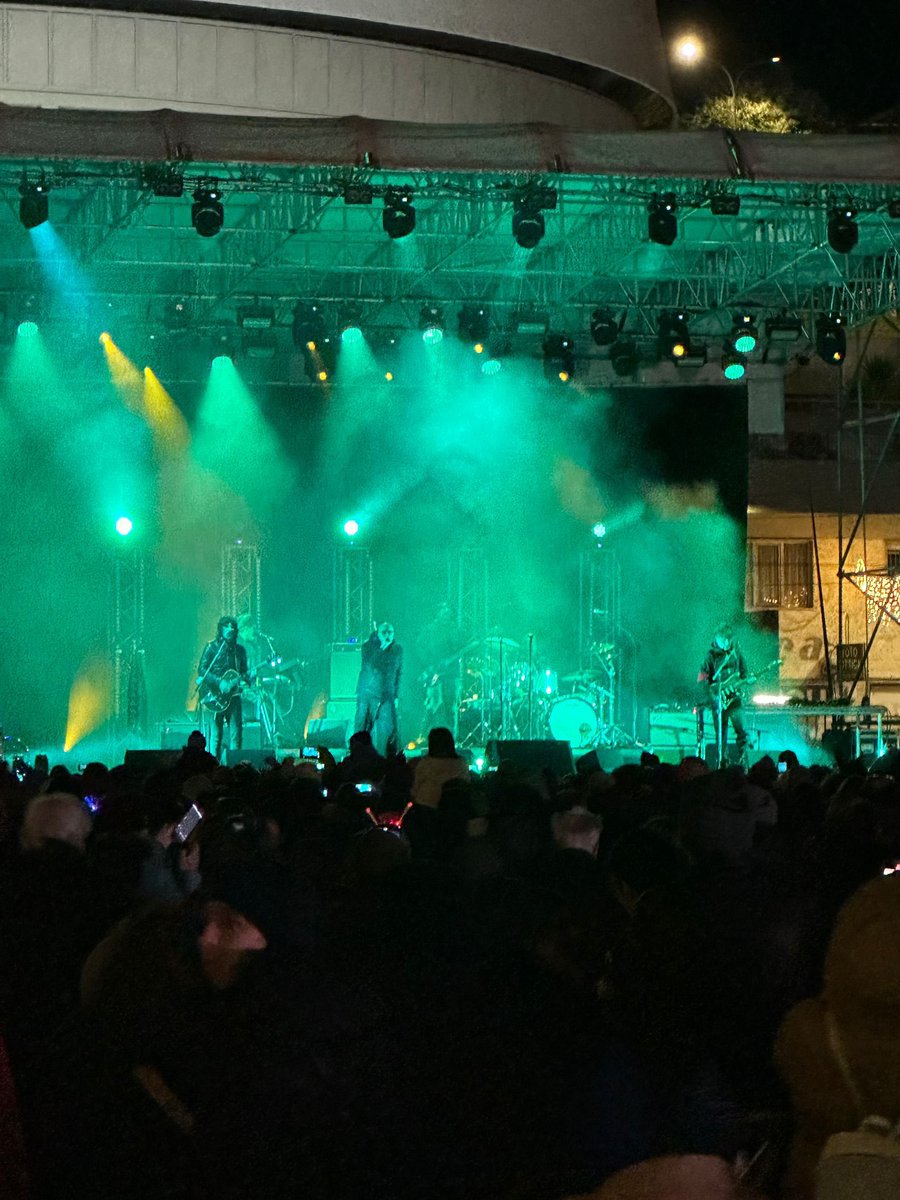 RegLiguria's tweet photo. Nella notte più lunga dell'anno le piazze liguri ospitano concerti e spettacoli dal vivo, con migliaia di persone pronte ad accogliere festeggiando il 2026🎆

Buon anno Liguria! https://t.co/mWMQI3aWYh