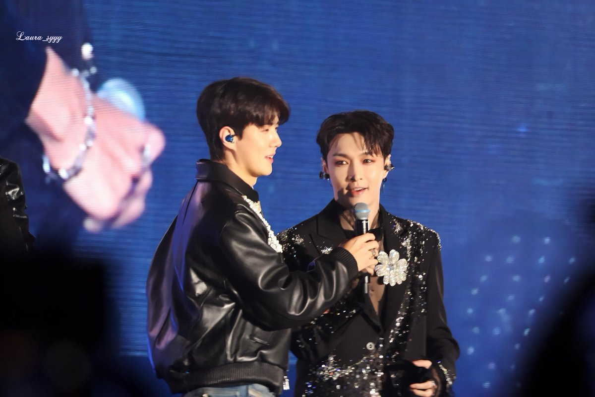 xunhuas's tweet image. These photos of Sehun, Chanyeol, and Yixing in one frame together 📸😭🖤