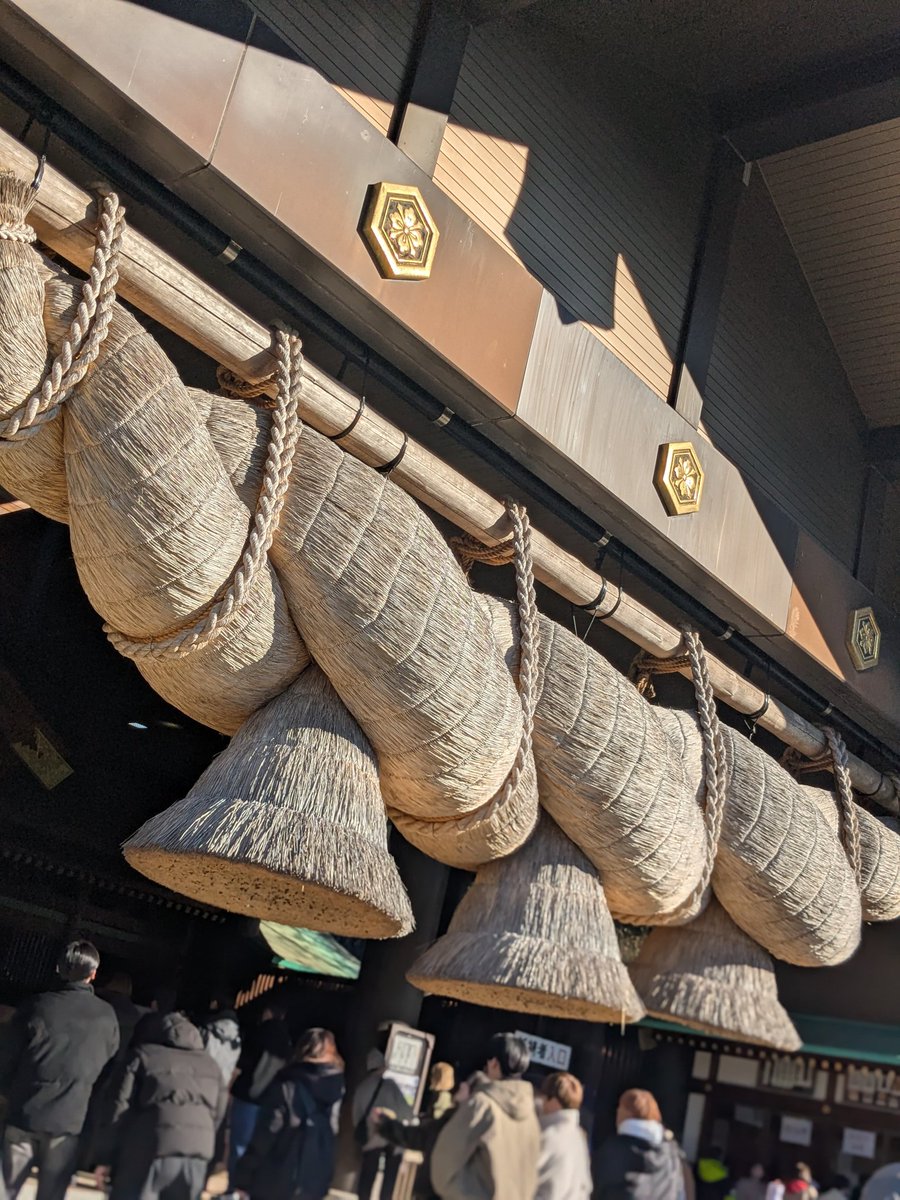 ASK8oniku's tweet photo. 出雲大社、
しめ縄に5円玉刺さりました。
なんかいいことあるかなー https://t.co/QCaa3OOD12