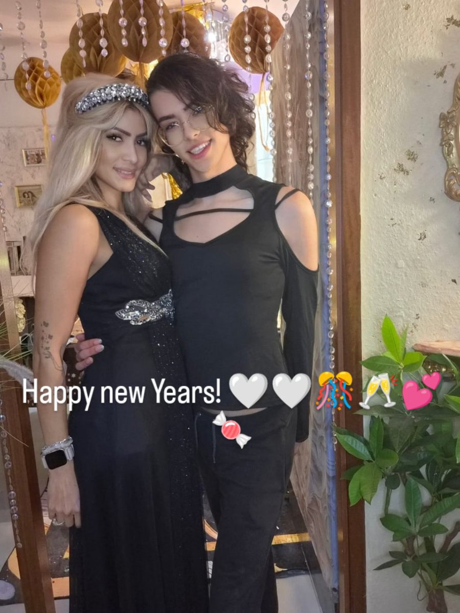 Femyuuki's tweet photo. Happy new Years ma Cutelings 🤍💕💕🥂 #femyuuki #femboy #HappyNewYear2026 #HappyNewYear #femboi https://t.co/veoyONoTUO
