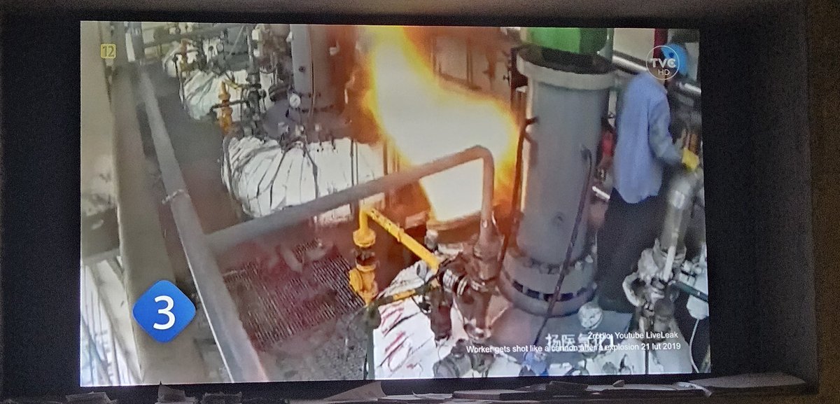 GrubyBotul's tweet photo. What the hell is happening on TV https://t.co/Gi4OfvwZ9q