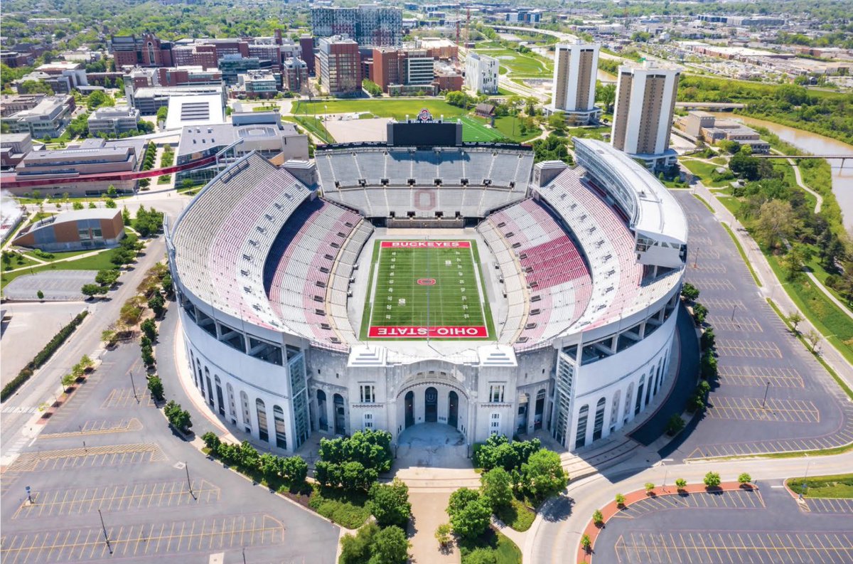 cfbcampustour's tweet photo. Classic stadium > Phone company headquarters https://t.co/KGKGHc4Ja8