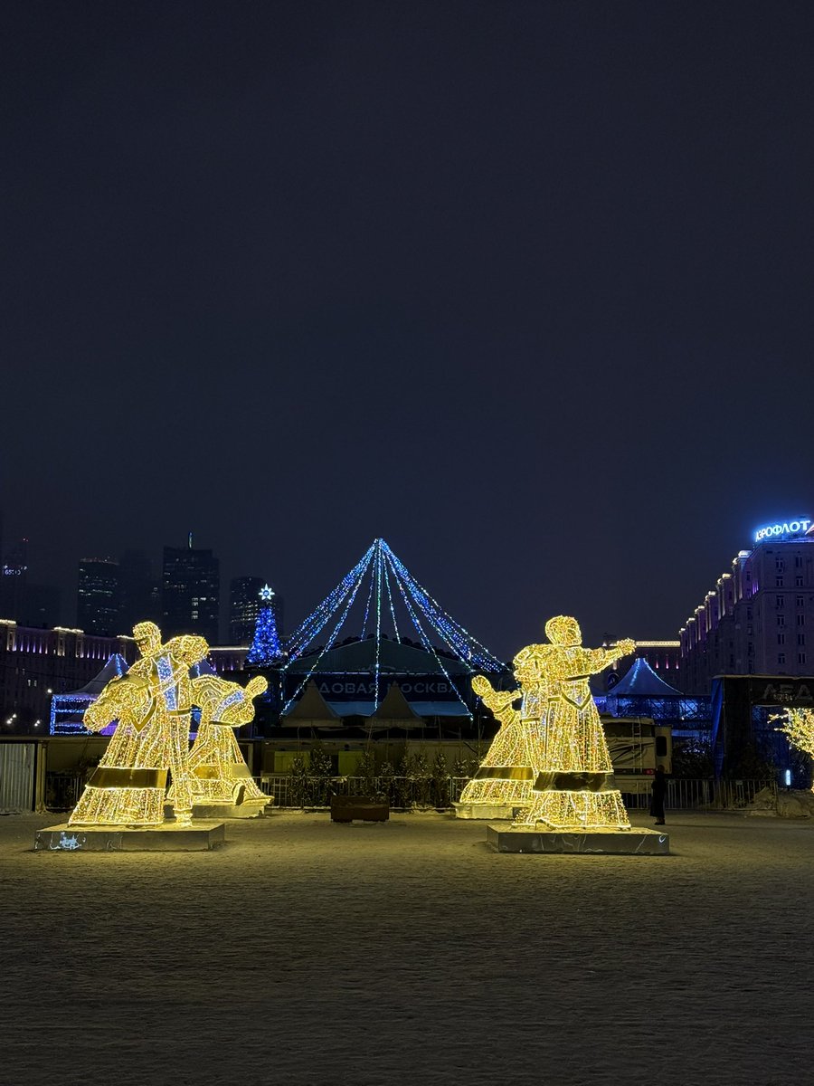 С НГ чтоли! Всех благ вам!✨