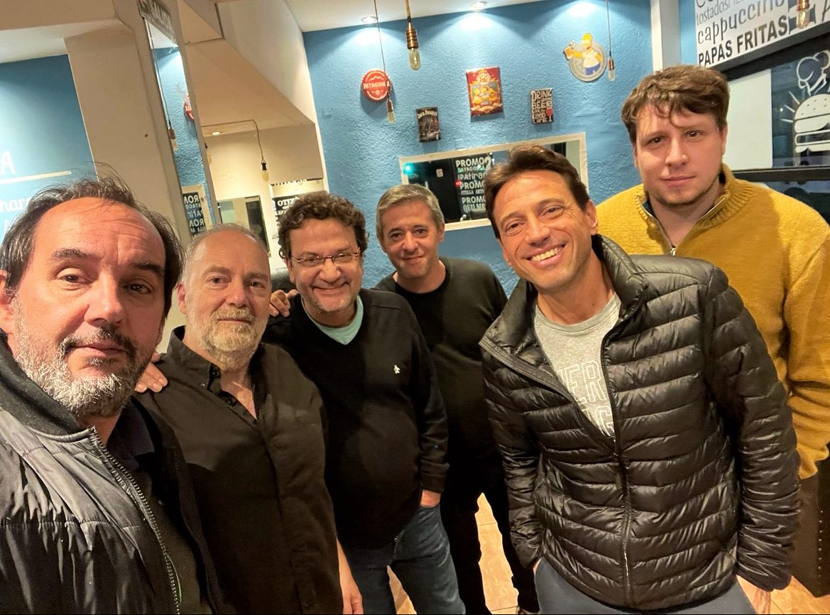 gracias tíos y a mi abue por venir a pasar fin de año 💙❤️