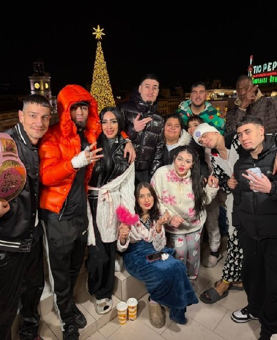 locrack's tweet image. #LaCasaDeLaMúsicaRTVE 
#LasCampanadasDeLosGemelos Feliz 2026 
A quien habéis visto ?
🔄 Chenoa y Estopa
♥️ Los gemelos