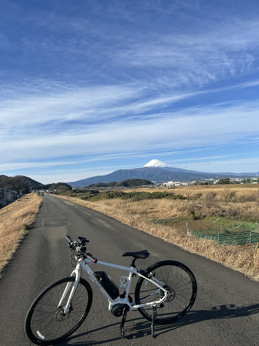 Ubergirl14's tweet photo. あけましておめでとうございます🎍
年末年始は温泉旅館リノベ系のサイクリスト向けの宿に泊まってたんだけど
スタッフさんも優し過ぎて
美味しいしあったかいし最高だったよ
次来る時は愛車も連れてきてあげよう
自転車乗りのみんなおすすめ！
@kona_stay https://t.co/8dh3fS8mTS