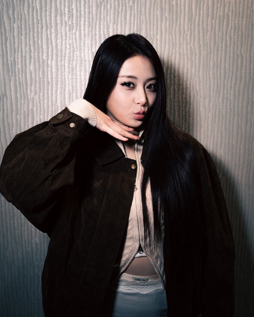 RockinEve's tweet image. Huh Yunjin