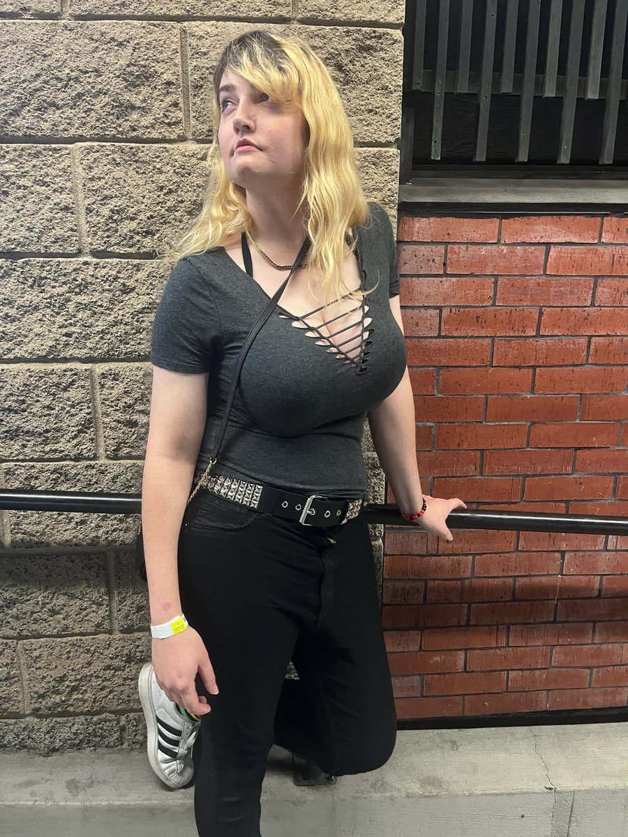 GWIZ 🎧🌙✨ tweet media