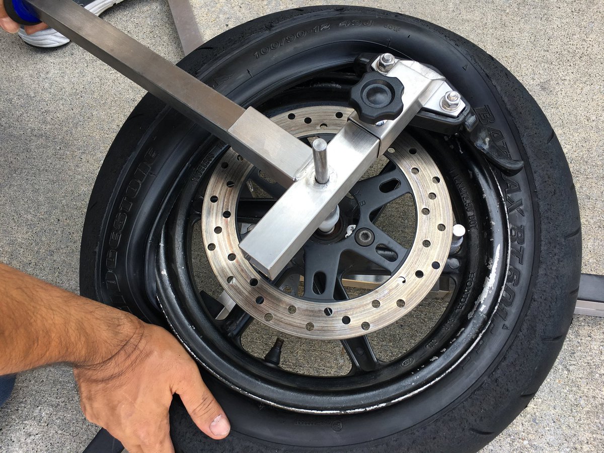 subaru_craft's tweet image. 2026年 今年もまたやっちゃいます！スバルクラフトお年玉企画

バイク用12～17インチ対応新型ポータブルタイヤチェンジャーをプレゼント‼️
応募方法：引用リポスト
締め切り：1月3日21時
当選発表：1月5日
当選人数：抽選1名

#お年玉キャンペーン
#拡散希望
#ポータブルタイヤチェンジャー