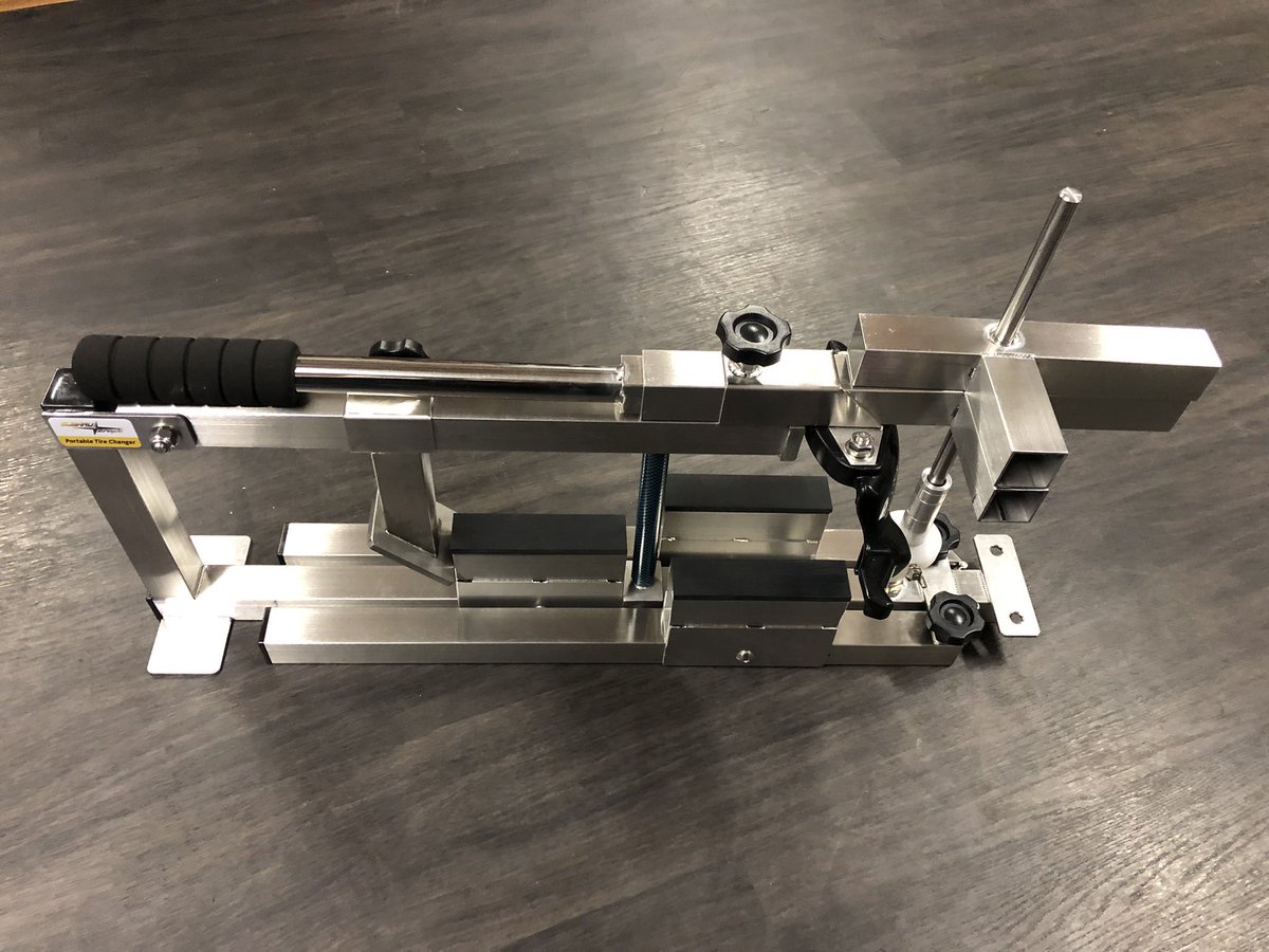 subaru_craft's tweet image. 2026年 今年もまたやっちゃいます！スバルクラフトお年玉企画

バイク用12～17インチ対応新型ポータブルタイヤチェンジャーをプレゼント‼️
応募方法：引用リポスト
締め切り：1月3日21時
当選発表：1月5日
当選人数：抽選1名

#お年玉キャンペーン
#拡散希望
#ポータブルタイヤチェンジャー