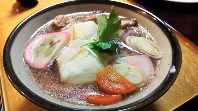 雑煮も食べたし 御屠蘇ないんで代わりに日本酒も頂いたので休むぞ 