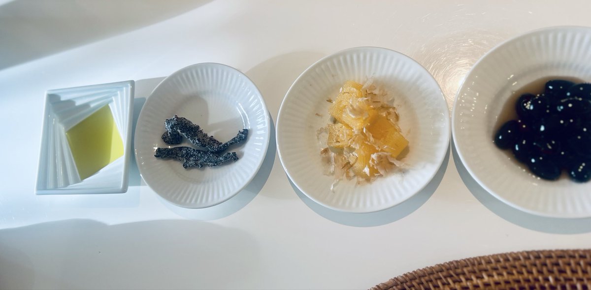 明けましておめでとうございます。本年もいいオリーブオイルと共にお健やかな一年をお過ごしください。

かぼすの爽やかな風味のオリーブオイルがおせち料理に見事に合う合う！