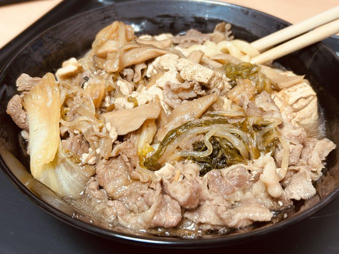 そしていま、年は越しちゃったし蕎麦でもなくうどんだけどすき焼きの残りうどん(肉追加)を腹いっぱい食べたゆかたろは… >RT 