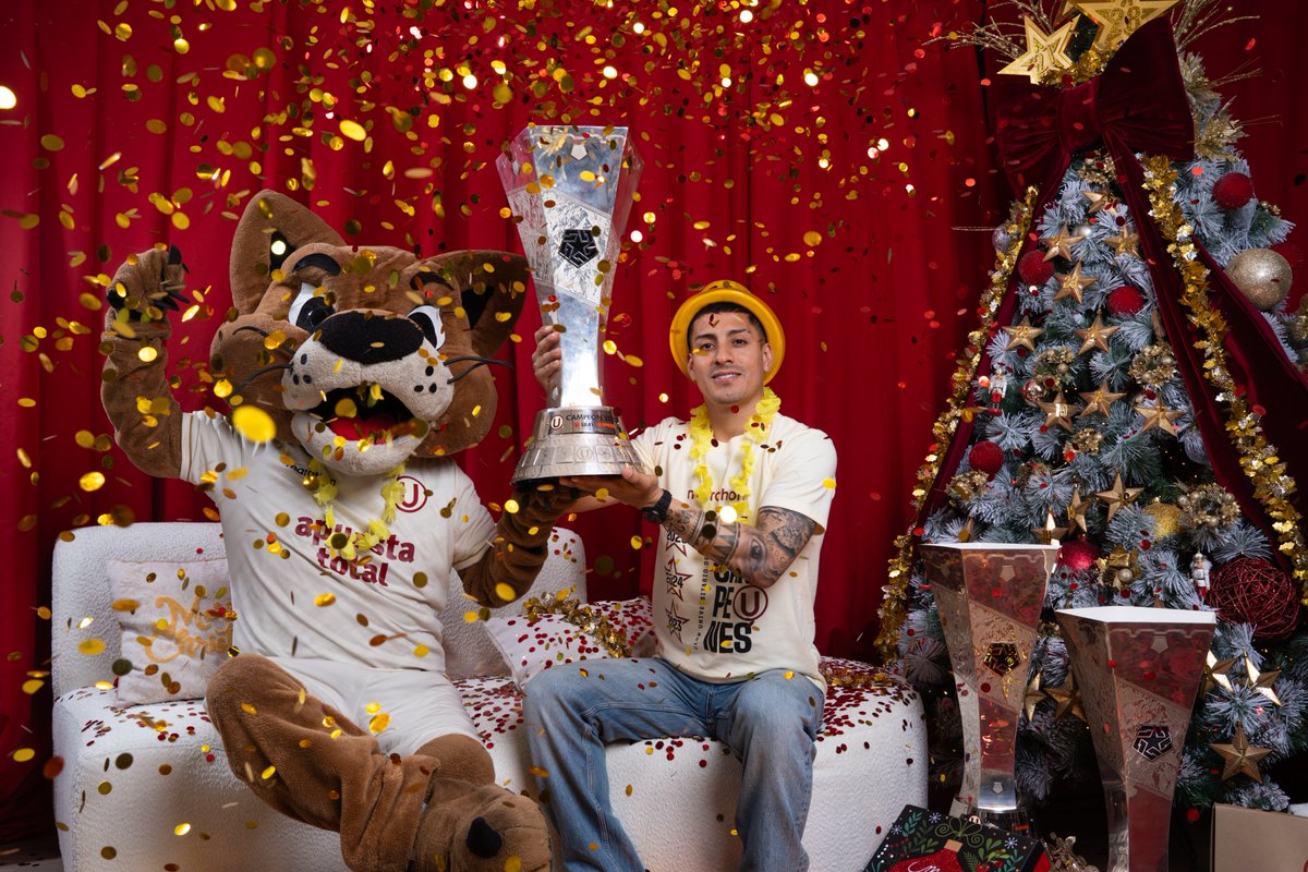 Universitario's tweet image. ¡𝗙𝗘𝗟𝗜𝗭 2️⃣0️⃣2️⃣6️⃣, 𝗖𝗥𝗘𝗠𝗔𝗦!

En este nuevo año ratifiquemos la unión, grandeza y garra que nos representa. 

¡La Ⓤ somos todos! 🥂✨

#UnaHistoriaDeGrandeza