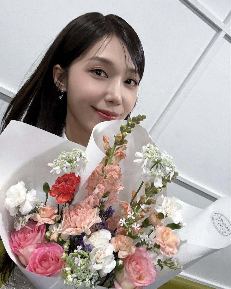 [정은지]

2025년 마지막까지 너무 감사했습니다!🐼
2026년도 은지와 함께해요💕

#은지 #EunJi
#에이핑크 #Apink