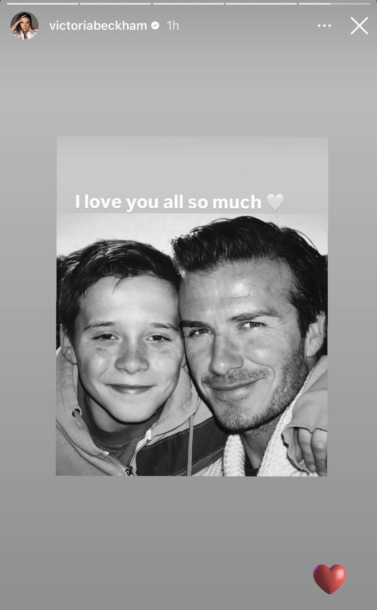 fashionistaera's tweet image. Victoria Beckham shared a pic of David and Brooklyn to her IG stories…

Pick up the phone Brooklyn!🙄