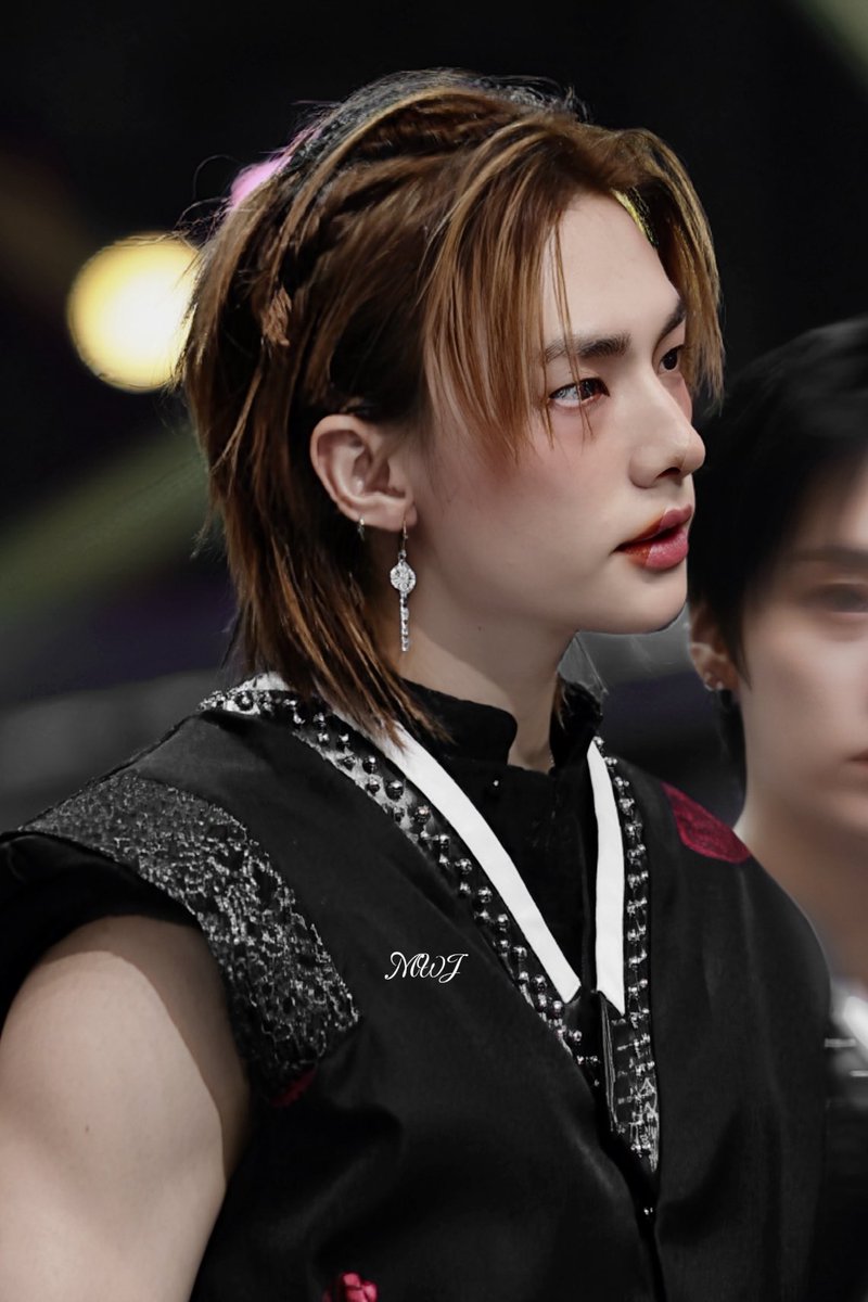 Mwj_forHJ's tweet photo. 251231    mbc

#Hyunjin #현진 #黄铉辰 #ヒョンジン 
#StrayKids #스트레이키즈 #스키즈 https://t.co/z8l48VgXGJ