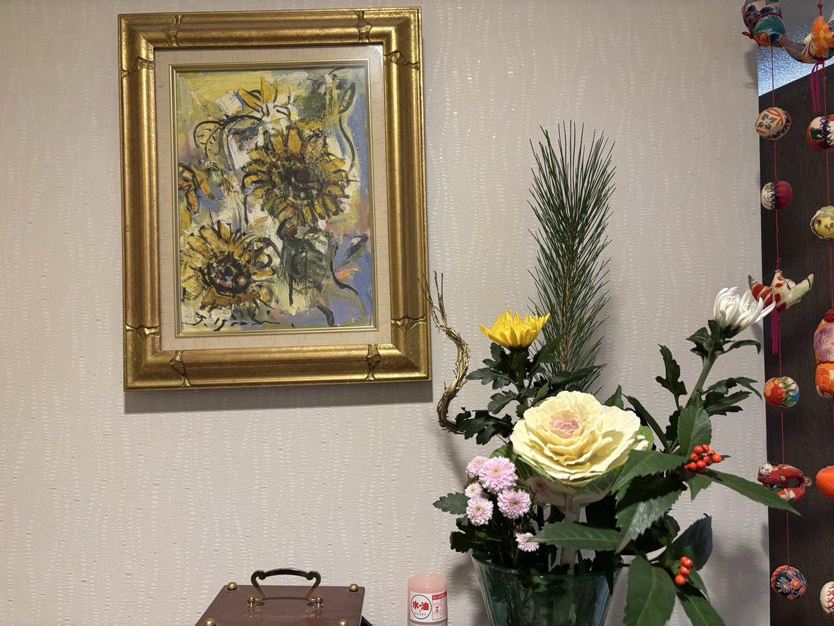 naoshtge's tweet photo. 明けましておめでとうございます。今年も我が家のトイプードル親娘ちび姫＆もっこを宜しくお願いします。#我が家のトイプードル親娘 https://t.co/MyXyMZYxpa