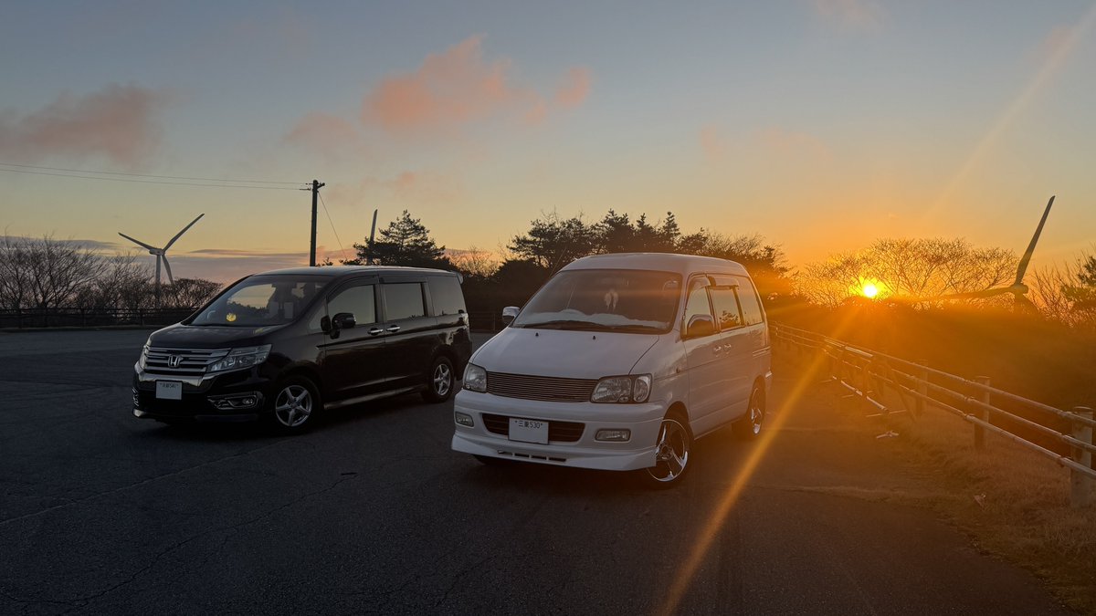 RS_SPADARK6's tweet photo. 年越しドライブおわり！
結局161号で雪の中敦賀行って、関ヶ原経由で青山高原で初日の出観てきました！
偶然御萩とも会えてびっくり🫨🫨
総走行距離は約420キロでした〜 https://t.co/3edGhY9BMl