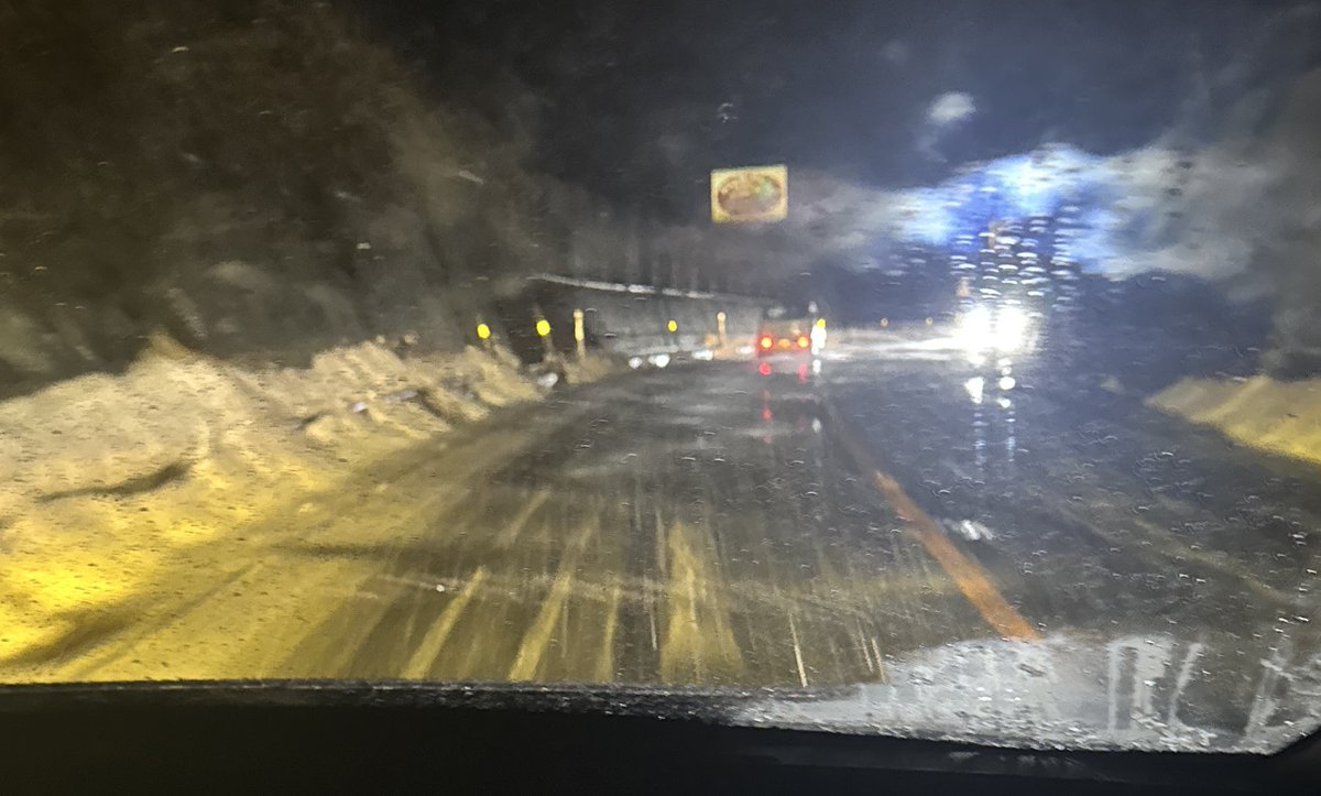 RS_SPADARK6's tweet photo. 年越しドライブおわり！
結局161号で雪の中敦賀行って、関ヶ原経由で青山高原で初日の出観てきました！
偶然御萩とも会えてびっくり🫨🫨
総走行距離は約420キロでした〜 https://t.co/3edGhY9BMl