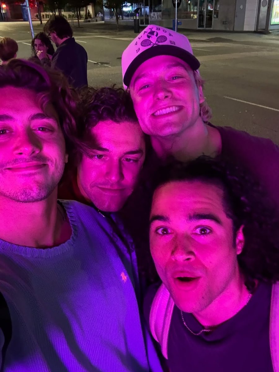 offcampusbra's tweet image. GARRETT GRAHAM, JOHN LOGAN, DEAN DI LAURENTIS E JOHN TUCKER 🗣️

2026 é deleeeeeessss!!!!