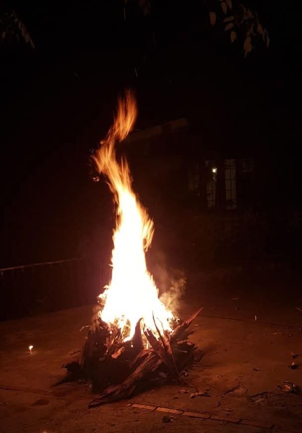 Bon 31 desanm. 
Jou règleman. 
Jou prensip granmoun yo mete n djanm pou n travèse ane a. 
Tounen nan nesans nou, sous la se nan natal nou li ye. 
Bon liminasyon. 
Bon meditasyon. 
Bon konsantrasyon.
2026 ap pote lespwa. Viv lavi. Viv Ayiti 🇭🇹 
Mèsi zansèt yo ✊🏾
#Ayititoutan