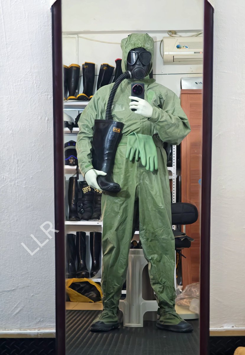 Latexnight tweet media