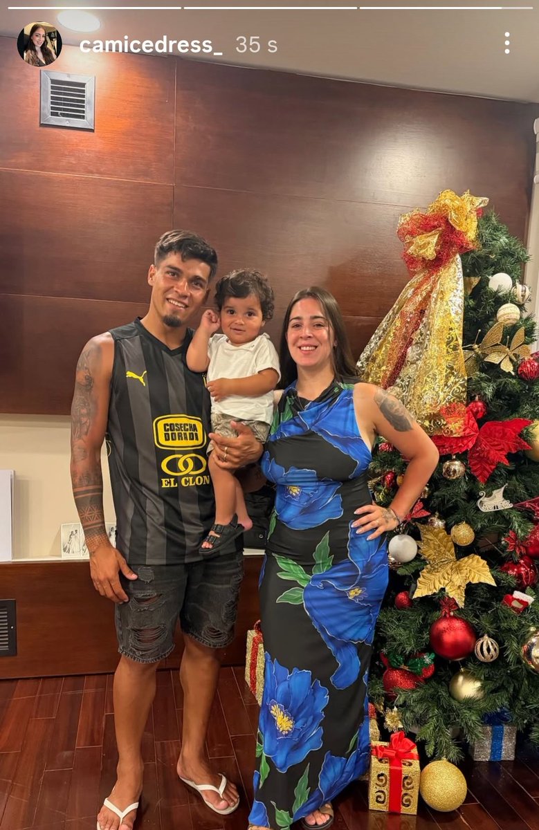 Arezo termina el año como corresponde. De gala.