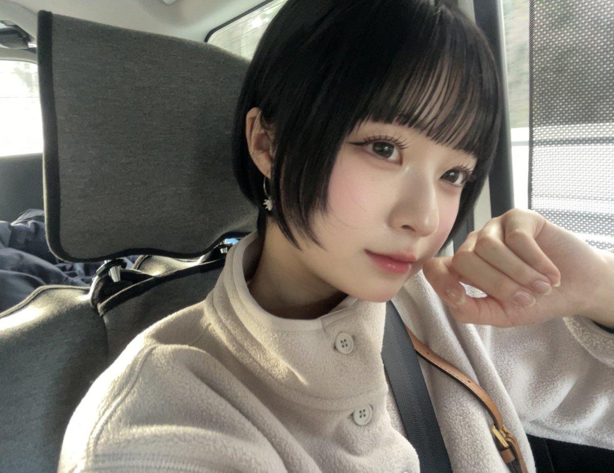 Ar1su_kun's tweet photo. あけおめ🎍
今年もよろしく🫶
うちは年越しする前に寝ちゃったぜ💫

何回も転けたね昨日は🤣
転けてもおもろいから全然やめたいとか思わんかった、ただスピードに慣れない🤯凍ってるとこほんまに早すぎてびびる🤣
後半は時間たりないからパパに引っ張って貰った😳

 #歌い手  #あけおめ  #ことよろ https://t.co/Ltk8uWMRDZ