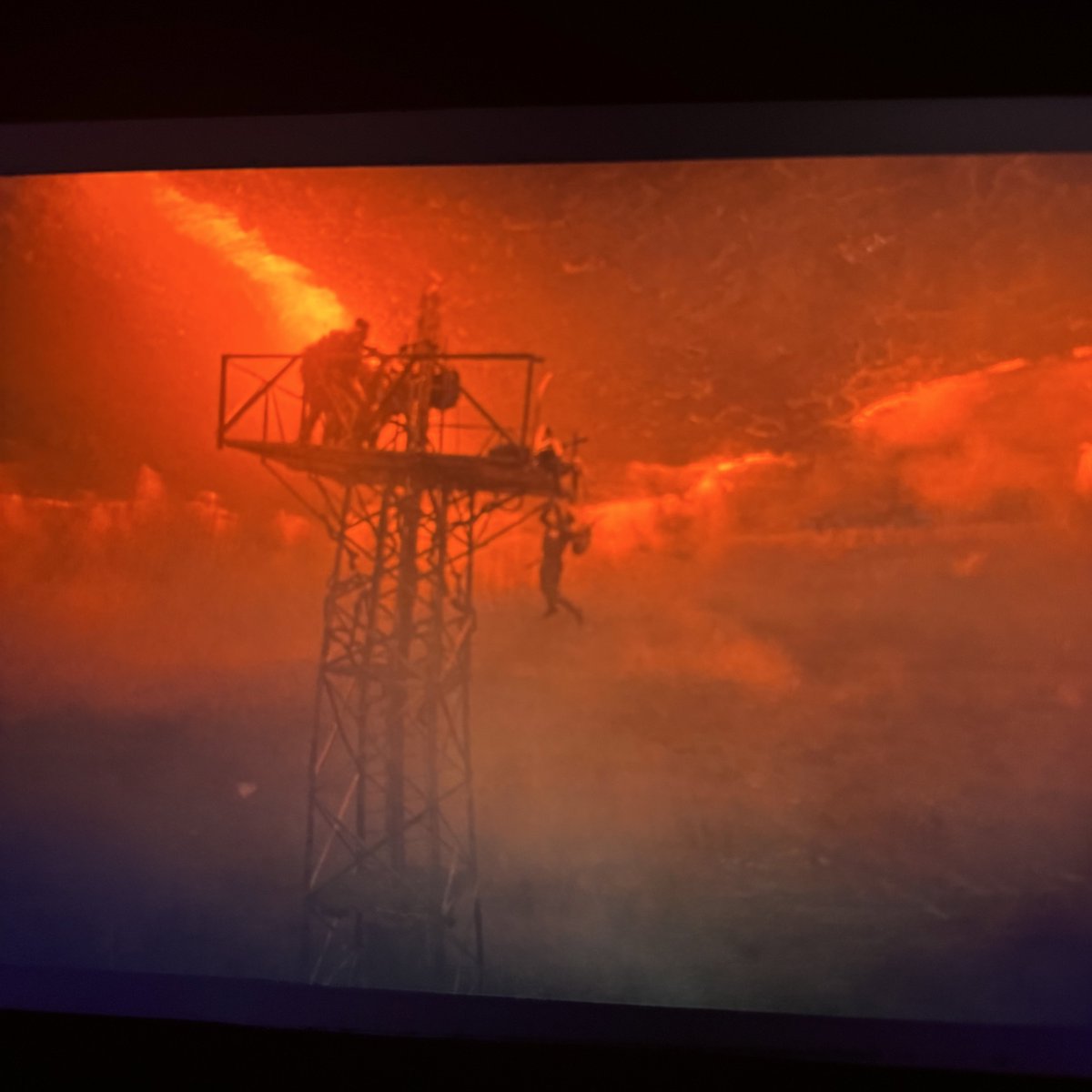 hewsonsgirl's tweet image. SO THATS WHY THE DUFFER BROTHERS DID THAT