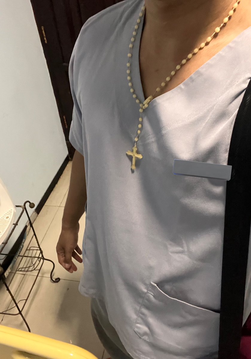 This thing that hangs on my neck, biasanya emang aku kalo jaga ya bau, tapi kalo pakai ini 2x lipat lebih bau.