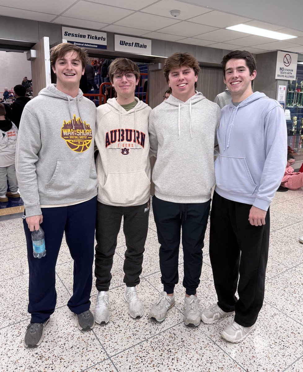 BenetHoops's tweet image. Alumni in the building at Pontiac today!! #REDWINGNATION