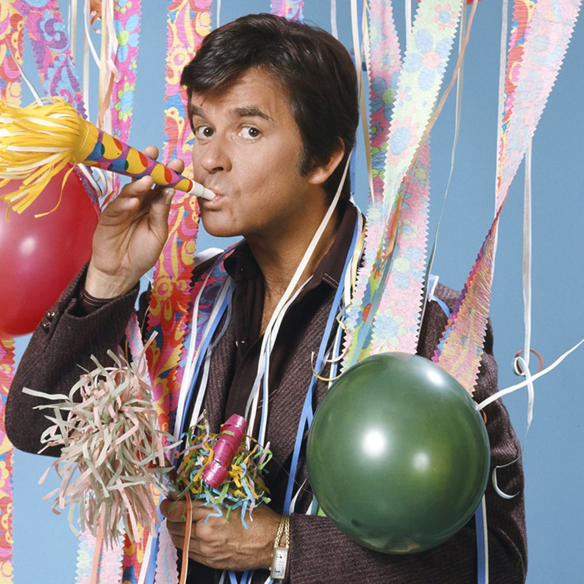 landofthe80s's tweet photo. Who else misses watching Dick Clark on New Year's Eve? https://t.co/qAeitvO9Hy