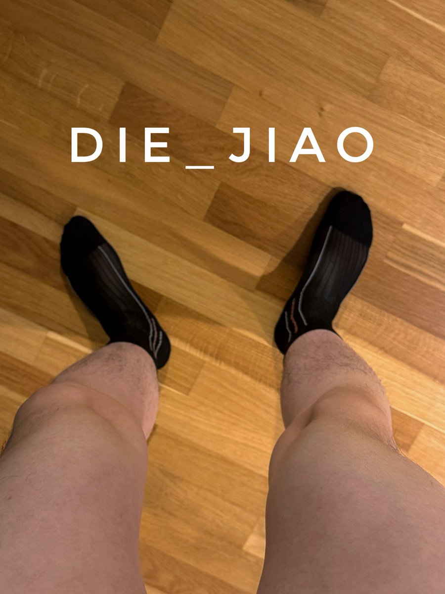 私信问白袜的🐶最多，新年满足一下。点赞任意推➕私信，挑着满足
