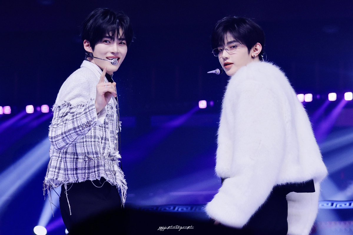 251231 MBC 가요대제전 HQ

올해도 하오빈랑 행복하게 보내자!🤍🤍

#성한빈 #SUNGHANBIN #成韩彬 #ソンハンビン 
#장하오 #ZHANGHAO #章昊 #ジャンハオ 
#ZEROBASEONE #ZB1 #제로베이스원